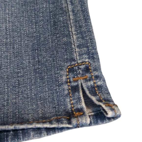 LEVI'S Medium Rinse Distressed Denim Jean Capris Women's 12 - Picture 3 of 8